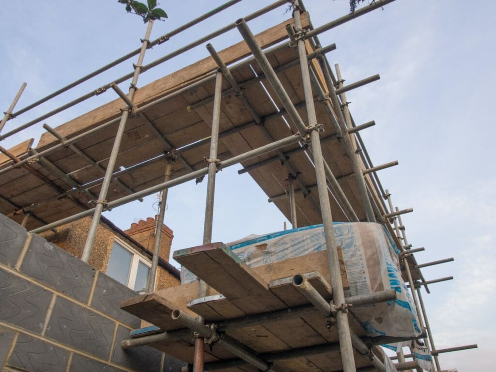 brett-jordan-pE9fOOJy5rA-unsplash (1) Scaffolding at a house build